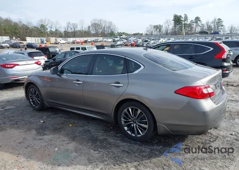 2011 Infiniti M37 z USA, uszkodzony, nr VIN JN1BY1APXBM324235